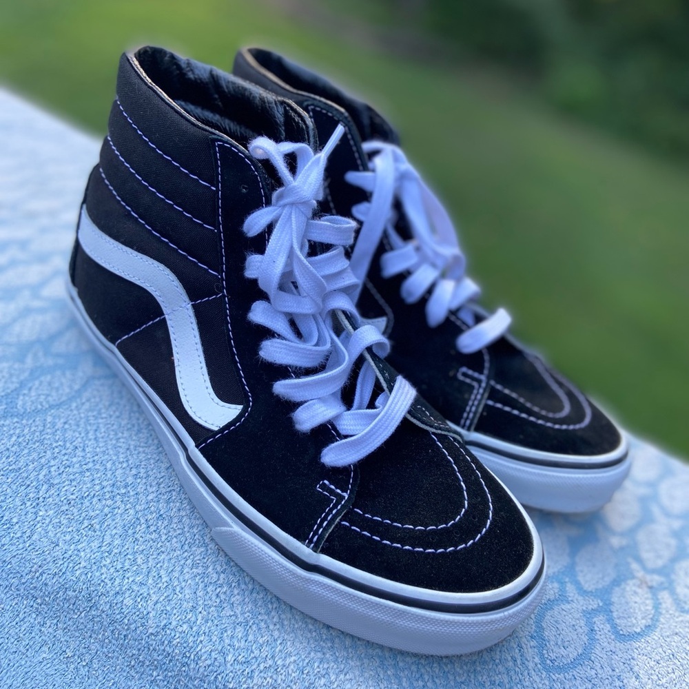 Sk8-Hi Vans Women’s Size 9 Wide